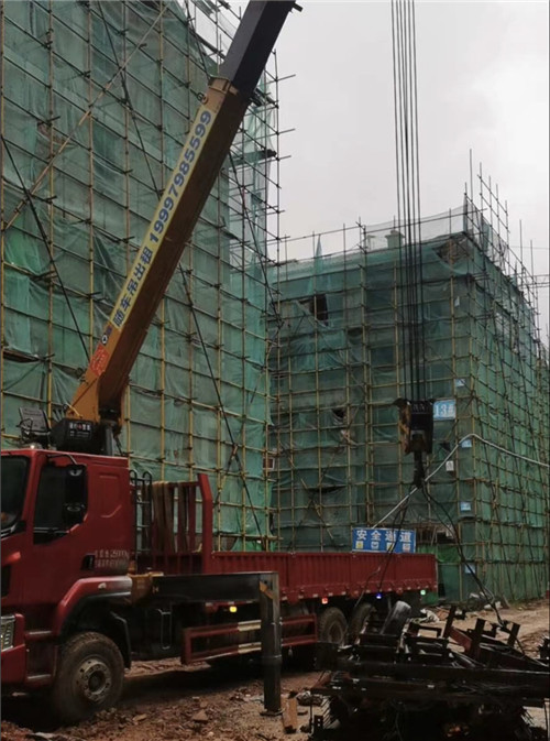 南岸区“慢工细活”—— 吊车的 “微动控制” 技术