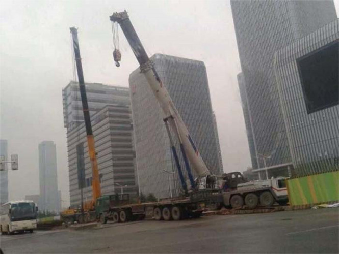 南岸区“自动找平”—— 吊车的 “平地神器” 技术